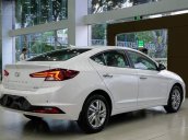 Cần bán xe Hyundai Elantra 1.6 đời 2019, màu trắng, giá chỉ 565 triệu, trả trước 150 triệu