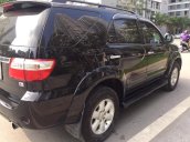 Cần bán lại xe Toyota Fortuner sản xuất 2011, màu đen chính chủ, giá cạnh tranh