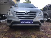 Bán xe Toyota Innova 2.0E đời 2016, màu bạc, giá 568tr