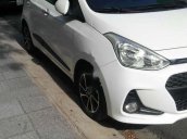 Gia đình bán Hyundai Grand i10 đời 2017, màu trắng, nhập khẩu