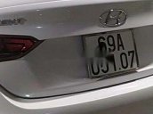 Cần bán Hyundai Accent sản xuất năm 2018, màu trắng, chính chủ