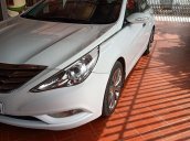 Gia đình bán Hyundai Sonata đời 2011, màu trắng, nhập khẩu