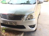 Gia đình bán xe Toyota Innova 2013, màu bạc