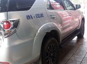 Bán xe Toyota Fortuner đời 2016, màu bạc số sàn