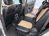 Gia đình cần bán xe Kia Carens 2017, số sàn, màu bạc