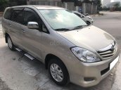 Gia đình cần bán Innova 2011, số sàn, màu vàng cát