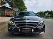 Bán xe Mercedes E200 sản xuất 2018, màu đen, nội thất nâu, chạy siêu lướt giá cực rẻ