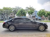 Bán xe Mercedes E200 sản xuất 2018, màu đen, nội thất nâu, chạy siêu lướt giá cực rẻ