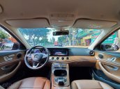 Bán xe Mercedes E200 sản xuất 2018, màu đen, nội thất nâu, chạy siêu lướt giá cực rẻ