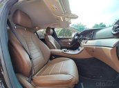 Bán xe Mercedes E200 sản xuất 2018, màu đen, nội thất nâu, chạy siêu lướt giá cực rẻ