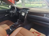 Bán ô tô Toyota Camry sản xuất 2018, màu trắng còn mới