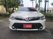 Bán ô tô Toyota Camry sản xuất 2018, màu trắng còn mới