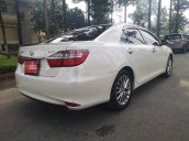 Bán ô tô Toyota Camry sản xuất 2018, màu trắng còn mới