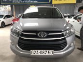 Bán Toyota Innova E 2.0MT màu bạc, sản xuất T12/2017 mẫu mới