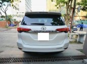 Bán nhanh Toyota Fortuner 2017, số tự động màu trắng