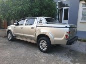 Cần bán lại xe Toyota Hilux đời 2013, màu bạc, nhập khẩu