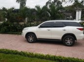 Gia đình cần bán Fortuner 2017, số sàn, máy dầu, màu trắng