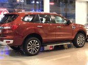 Ford Everest khuyến mãi khủng tặng kèm phụ kiện chính hãng