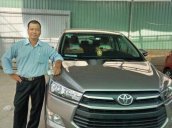 Cần bán lại xe Toyota Innova năm 2017, giá 650tr