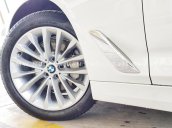 Bán BMW 530i màu trắng giao ngay, ưu đãi 3 năm bảo dưỡng, bảo hiểm, 7 đặc quyền BMW