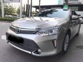 Gia đình cần bán xe Camry 2017, số tự động, bản 2.0, màu vàng cát