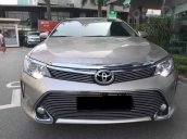 Gia đình cần bán xe Camry 2017, số tự động, bản 2.0, màu vàng cát