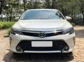 Đi nước ngoài bán Camry 2.0, màu trắng, năm 2018