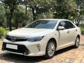 Đi nước ngoài bán Camry 2.0, màu trắng, năm 2018