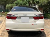 Đi nước ngoài bán Camry 2.0, màu trắng, năm 2018