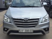 Bán Toyota Innova 2.0E 4x2 MT năm 2016, màu bạc mới 90%