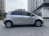 Cần bán lại xe Toyota Yaris đời 2011, màu bạc