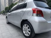 Cần bán lại xe Toyota Yaris đời 2011, màu bạc