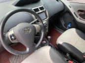 Cần bán lại xe Toyota Yaris đời 2011, màu bạc