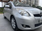 Cần bán lại xe Toyota Yaris đời 2011, màu bạc