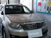 Cần bán Toyota Fortuner sản xuất năm 2014, màu bạc chính chủ