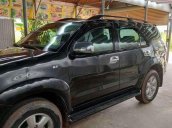 Cần bán xe Toyota Fortuner 2.7AT đời 2011, màu đen số tự động, 650tr