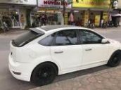 Bán Ford Focus 1.8 năm sản xuất 2010, màu trắng, 320 triệu