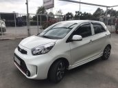 Bán Kia Morning Si 1.25MT màu trắng số sàn sản xuất 2017 biển Sài Gòn, đi đúng 4000km