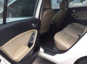Cần bán Kia Cerato sản xuất 2017, màu trắng, nhập khẩu nguyên chiếc, giá 586 triệu đồng