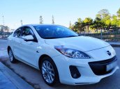 Cần bán gấp Mazda 3 sản xuất năm 2014, màu trắng xe gia đình