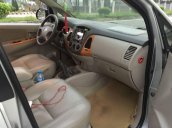 Cần bán xe Toyota Innova 2.0G năm sản xuất 2011, màu bạc, số sàn