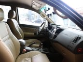 Cần bán Toyota Fortuner V 2.7AT 2012, màu đen