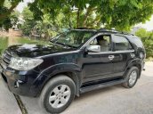 Cần bán Toyota Fortuner đời 2010, màu đen xe gia đình