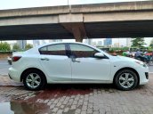 Cần bán xe Mazda 3 AT sản xuất 2010, màu trắng, giá tốt