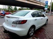 Cần bán xe Mazda 3 AT sản xuất 2010, màu trắng, giá tốt