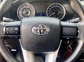 Cần bán lại xe Toyota Hilux MT sản xuất năm 2016, màu bạc còn mới, giá tốt