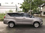 Cần bán Toyota Innova E sản xuất năm 2019, màu bạc số sàn