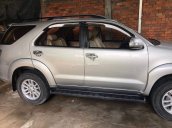 Cần bán Toyota Fortuner năm 2014, màu bạc xe gia đình