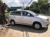 Cần bán Toyota Innova 2.0E năm sản xuất 2012, màu bạc, chính chủ