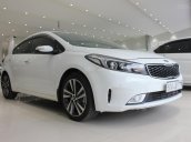 Cần bán Kia Cerato 1.6MT đời 2018, màu trắng, xe đẹp, giá 490tr